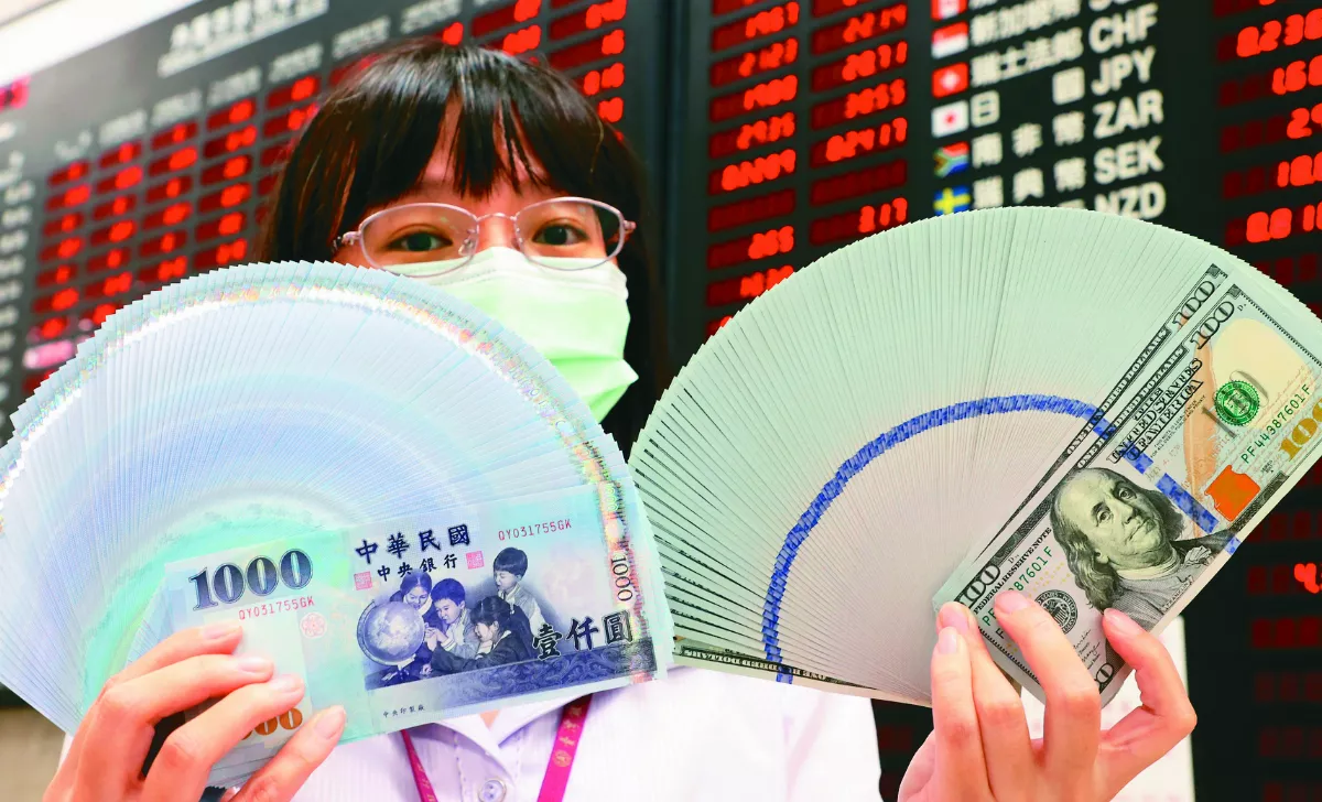 新台幣隨亞幣走弱　貶破32.5元